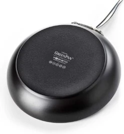 GreenPan Barcelona Infinity Pro Koekenpannenset - 3-delig - Zwart - Inductie - PFAS-vrij 23 GreenPan Barcelona Infinity Pro Koekenpannenset - 3-delig - Zwart - Inductie - PFAS-vrij -Pot Bevordering 1109x1200 4