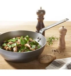 DeBuyer Mineral B Element Hapjespan - Ø 28 Cm -Pot Bevordering 1122x1200