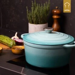 Chefarone Gietijzeren Pan - Braadpan Inclusief Deksel - Geschikt Voor Alle Warmtebronnen - Geëmailleerd Blauw 19 Chefarone Gietijzeren Pan - Braadpan Inclusief Deksel - Geschikt Voor Alle Warmtebronnen - Geëmailleerd Blauw -Pot Bevordering 1199x1200 3