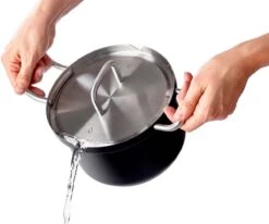 BK Q-linair Master Black Kookpannenset - 5-delig - Veilig Afgietsysteem - Inductie 22 BK Q-linair Master Black Kookpannenset - 5-delig - Veilig Afgietsysteem - Inductie -Pot Bevordering 1200x1002 1