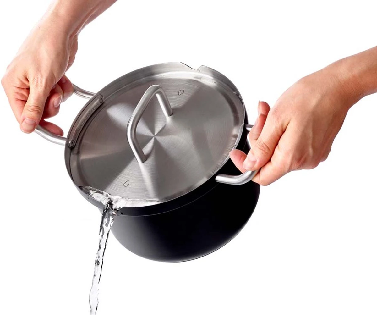 BK Q-linair Master Black Kookpannenset - 4-delig - Veilig Afgietsysteem - Inductie 11 BK Q-linair Master Black Kookpannenset - 4-delig - Veilig Afgietsysteem - Inductie - Afbeelding 9