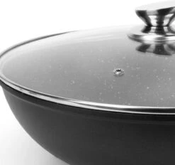 Cheffinger | Luxe Wokpan Met Deksel | 36CM | Alle Warmtebronnen | Oriental 9 Cheffinger | Luxe Wokpan Met Deksel | 36CM | Alle Warmtebronnen | Oriental -Pot Bevordering 1200x1127