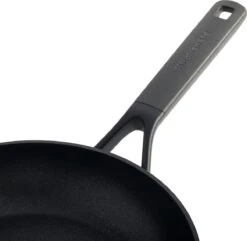 KitchenAid Classic Forged Aluminium Wok ø28cm - Zwart - Inductie - Anti-aanbak -Pot Bevordering 1200x1170