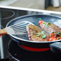 GreenPan Cambridge Hapjespan Met Deksel 24cm - Zwart - Inductie - PFAS-vrij 32 GreenPan Cambridge Hapjespan Met Deksel 24cm - Zwart - Inductie - PFAS-vrij -Pot Bevordering 1200x1199 23