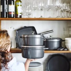 GreenPan Featherweights Braadpan 22cm - Zwart - Inductie - PFAS-vrij 14 GreenPan Featherweights Braadpan 22cm - Zwart - Inductie - PFAS-vrij -Pot Bevordering 1200x1200 1021