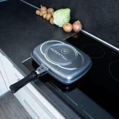 Herenthal Dubbele Grillpan - Ø 28 Cm - Koekenpan - Keramische Pan - Marmeren Coating Met Antiaanbaklaag - PFAS & PFOA Vrij - Pan - Grill - Vermindert Geur, Rook En Oliespatten - Zilver 16 Herenthal Dubbele Grillpan - Ø 28 Cm - Koekenpan - Keramische Pan - Marmeren Coating Met Antiaanbaklaag - PFAS & PFOA Vrij - Pan - Grill - Vermindert Geur, Rook En Oliespatten - Zilver -Pot Bevordering 1200x1200 1259