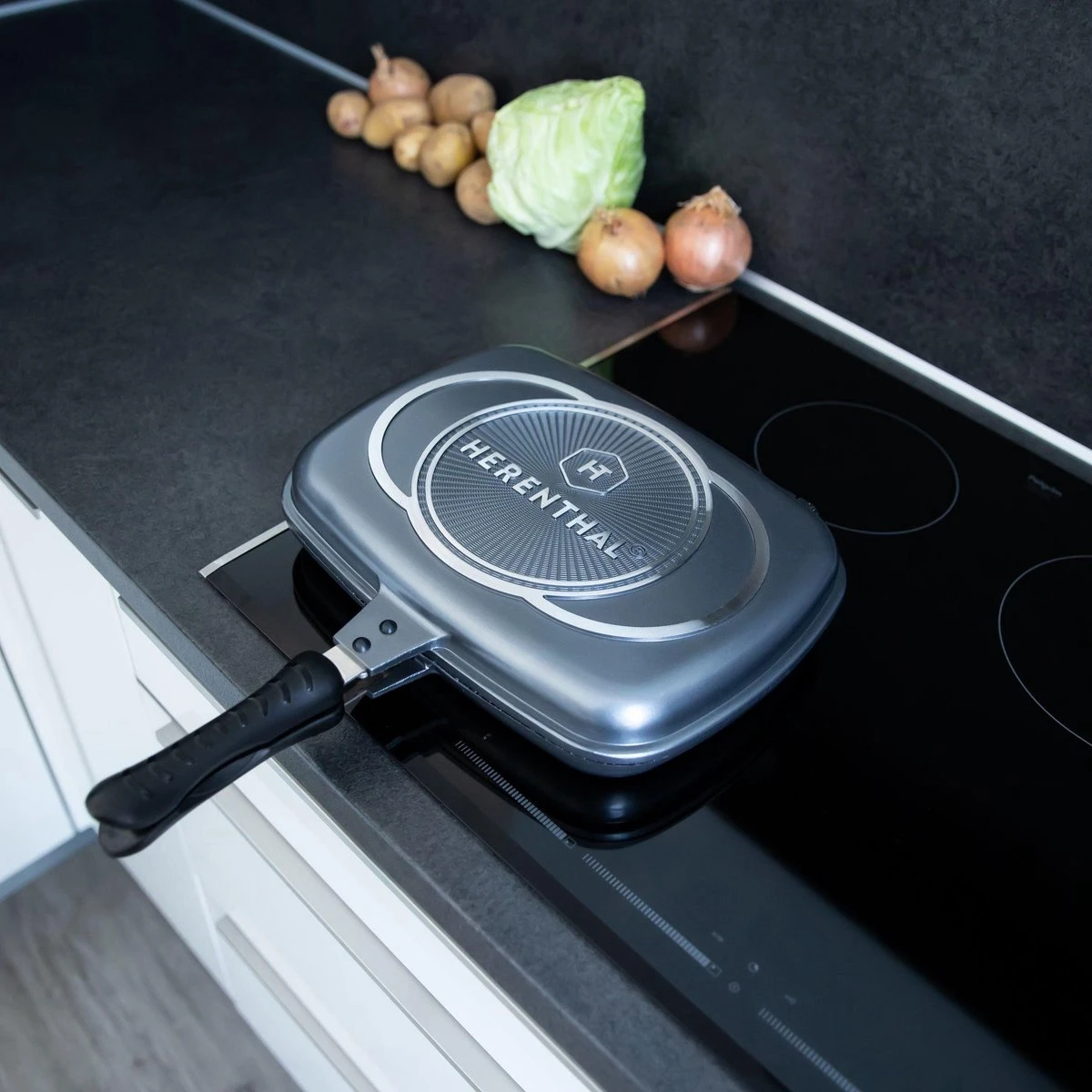 Herenthal Dubbele Grillpan - Ø 28 Cm - Koekenpan - Keramische Pan - Marmeren Coating Met Antiaanbaklaag - PFAS & PFOA Vrij - Pan - Grill - Vermindert Geur, Rook En Oliespatten - Zilver 5 Herenthal Dubbele Grillpan - Ø 28 Cm - Koekenpan - Keramische Pan - Marmeren Coating Met Antiaanbaklaag - PFAS & PFOA Vrij - Pan - Grill - Vermindert Geur, Rook En Oliespatten - Zilver - Afbeelding 4