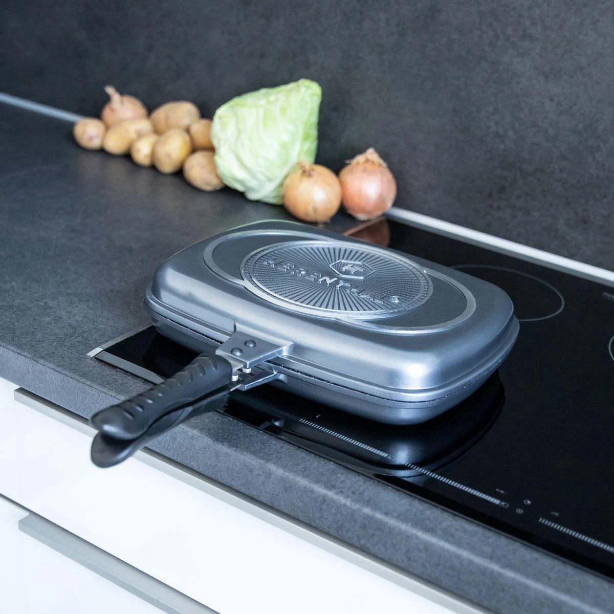 Herenthal Dubbele Grillpan - Ø 28 Cm - Koekenpan - Keramische Pan - Marmeren Coating Met Antiaanbaklaag - PFAS & PFOA Vrij - Pan - Grill - Vermindert Geur, Rook En Oliespatten - Zilver 9 Herenthal Dubbele Grillpan - Ø 28 Cm - Koekenpan - Keramische Pan - Marmeren Coating Met Antiaanbaklaag - PFAS & PFOA Vrij - Pan - Grill - Vermindert Geur, Rook En Oliespatten - Zilver - Afbeelding 8