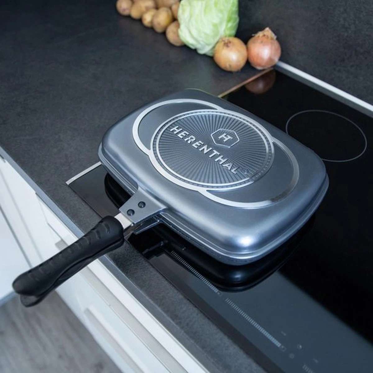 Herenthal Dubbele Grillpan - Ø 28 Cm - Koekenpan - Keramische Pan - Marmeren Coating Met Antiaanbaklaag - PFAS & PFOA Vrij - Pan - Grill - Vermindert Geur, Rook En Oliespatten - Zilver 13 Herenthal Dubbele Grillpan - Ø 28 Cm - Koekenpan - Keramische Pan - Marmeren Coating Met Antiaanbaklaag - PFAS & PFOA Vrij - Pan - Grill - Vermindert Geur, Rook En Oliespatten - Zilver - Afbeelding 12