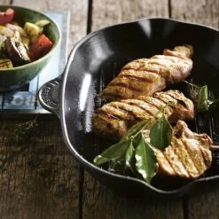 Le Creuset Gietijzeren Vierkante Grillpan - 26cm - Mat Zwart 10 Le Creuset Gietijzeren Vierkante Grillpan - 26cm - Mat Zwart -Pot Bevordering 1200x1200 1313