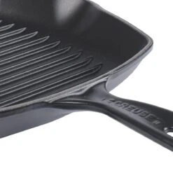 Le Creuset Gietijzeren Vierkante Grillpan - 26cm - Mat Zwart 13 Le Creuset Gietijzeren Vierkante Grillpan - 26cm - Mat Zwart -Pot Bevordering 1200x1200 1316