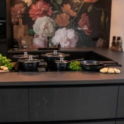 Herenthal Inductie Pannenset - Luxe 10-delige Koekenpanset - Voor Alle Warmtebronnen - Met Glazen Deksels En Koudgrepen - Zwart 16 Herenthal Inductie Pannenset - Luxe 10-delige Koekenpanset - Voor Alle Warmtebronnen - Met Glazen Deksels En Koudgrepen - Zwart -Pot Bevordering 1200x1200 161
