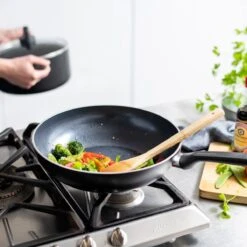 GreenPan Memphis Keramische Wokpan - Ø 28 Cm - PFAS-vrij 27 GreenPan Memphis Keramische Wokpan - Ø 28 Cm - PFAS-vrij -Pot Bevordering 1200x1200 222