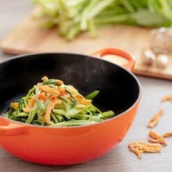 Le Creuset Wokpan / Balti Dish - Mat Zwart - ø 24 Cm / 2.7 Liter - Geëmailleerde Anti-aanbaklaag 14 Le Creuset Wokpan / Balti Dish - Mat Zwart - ø 24 Cm / 2.7 Liter - Geëmailleerde Anti-aanbaklaag -Pot Bevordering 1200x1200 236