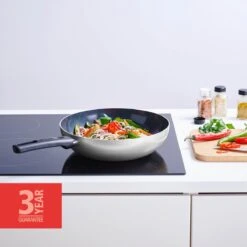 BRABANTIA INDU+ Wokpan - Keramische Antiaanbaklaag - Ø 28 Cm - Inductie - Pfas Vrij 15 BRABANTIA INDU+ Wokpan - Keramische Antiaanbaklaag - Ø 28 Cm - Inductie - Pfas Vrij -Pot Bevordering 1200x1200 320