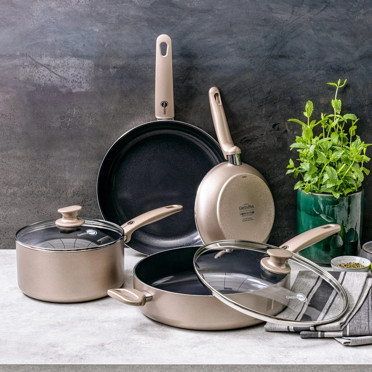 GreenPan Cambridge Koekenpan 28cm - Brons - Inductie - PFAS-vrij 15 GreenPan Cambridge Koekenpan 28cm - Brons - Inductie - PFAS-vrij - Afbeelding 13