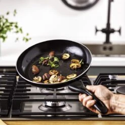 VitaVerde Expert Koekenpannenset Ø 24cm + Ø 28cm - Zwart - Inductie - PFAS-vrij 20 VitaVerde Expert Koekenpannenset Ø 24cm + Ø 28cm - Zwart - Inductie - PFAS-vrij -Pot Bevordering 1200x1200 551