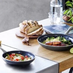 Dagelijkse Kost - Koekenpannenset 2-delig - ø20+28cm - Inductie - Anti-aanbak - PFAS-vrij 25 Dagelijkse Kost - Koekenpannenset 2-delig - ø20+28cm - Inductie - Anti-aanbak - PFAS-vrij -Pot Bevordering 1200x1200 603