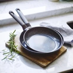 BK Universe Koekenpan Ø 24cm - Inductie - Anti-aanbak - PFAS-vrij 19 BK Universe Koekenpan Ø 24cm - Inductie - Anti-aanbak - PFAS-vrij -Pot Bevordering 1200x1200 684