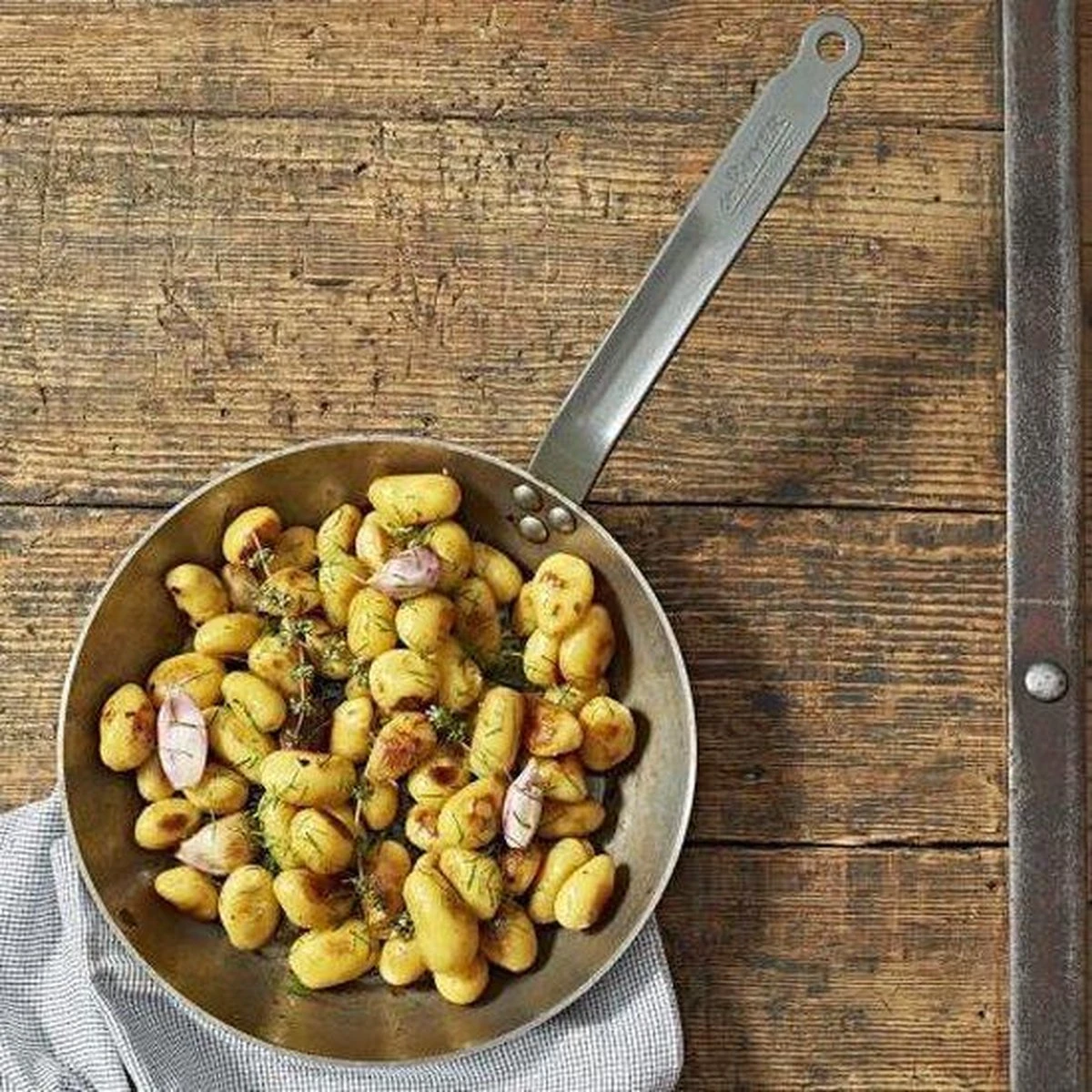 DeBuyer Carbone Plus Koekenpannenset Inductie - Zonder Anti Aanbaklaag - Gratis Spatel - Alle Warmtebronnen 8 DeBuyer Carbone Plus Koekenpannenset Inductie - Zonder Anti Aanbaklaag - Gratis Spatel - Alle Warmtebronnen - Afbeelding 6