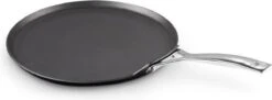 Le Creuset Les Forgees Pannenkoekpan 28cm 15 Le Creuset Les Forgees Pannenkoekpan 28cm -Pot Bevordering 1200x441