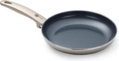 GreenPan Cambridge Koekenpan 20cm - Brons - Inductie - PFAS-vrij 37 GreenPan Cambridge Koekenpan 20cm - Brons - Inductie - PFAS-vrij -Pot Bevordering 1200x612 7