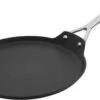 LE CREUSET - Les Forgees - Crepespan 24cm -Pot Bevordering 1200x685 1