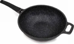 Cheffinger Wokpan Met Deksel - 32cm - Zwart - Pan - Keukenaccessoires 13 Cheffinger Wokpan Met Deksel - 32cm - Zwart - Pan - Keukenaccessoires -Pot Bevordering 1200x708 1