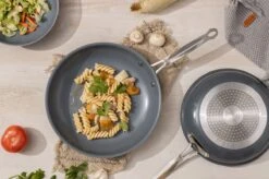 Swiss Pro+ - Koekenpannenset - 3 Delig - Keramisch - Inductie - Milieuvriendelijk - PFAS - PFOA Vrij - Sapphire Green 22 Swiss Pro+ - Koekenpannenset - 3 Delig - Keramisch - Inductie - Milieuvriendelijk - PFAS - PFOA Vrij - Sapphire Green -Pot Bevordering 1200x799 22