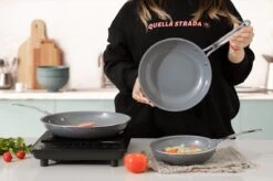 Swiss Pro+ - Koekenpannenset - 3 Delig - Keramisch - Inductie - Milieuvriendelijk - PFAS - PFOA Vrij - Sapphire Green 26 Swiss Pro+ - Koekenpannenset - 3 Delig - Keramisch - Inductie - Milieuvriendelijk - PFAS - PFOA Vrij - Sapphire Green -Pot Bevordering 1200x799 24