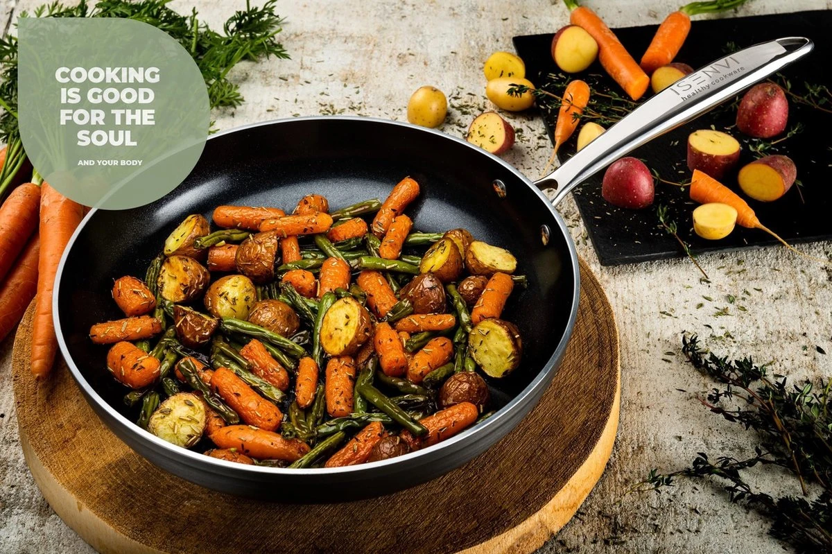 ISENVI Victoria Forged Keramische Koekenpan 24 CM - RVS Greep 7 ISENVI Victoria Forged Keramische Koekenpan 24 CM - RVS Greep - Afbeelding 5