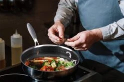 Honingraat Heavy Duty Anti-aanbak Koekenpan - Steelpan - Wok - Met Deksel 30 Cm - Gas - Elektrisch - Inductie - Oven 15 Honingraat Heavy Duty Anti-aanbak Koekenpan - Steelpan - Wok - Met Deksel 30 Cm - Gas - Elektrisch - Inductie - Oven -Pot Bevordering 1200x799 52