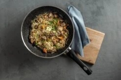 Sola Hapjespan Stonehenge - Ø 28 Cm - Zwart/wit - Aluminium - Antiaanbaklaag 13 Sola Hapjespan Stonehenge - Ø 28 Cm - Zwart/wit - Aluminium - Antiaanbaklaag -Pot Bevordering 1200x799 78