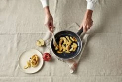 Demeyere Alu Cosi 3 Koekenpan - Ceraforce - 28 Cm - PTFE-vrij 11 Demeyere Alu Cosi 3 Koekenpan - Ceraforce - 28 Cm - PTFE-vrij -Pot Bevordering 1200x800 126