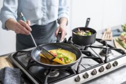 GreenPan Memphis Keramische Koekenpannenset - Ø24 + Ø28 Cm - PFAS-vrij 28 GreenPan Memphis Keramische Koekenpannenset - Ø24 + Ø28 Cm - PFAS-vrij -Pot Bevordering 1200x800 143