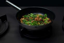 Combekk Koekenpan Ceramic Pro - Koekenpan - Anti-aanbak - Keramisch - Roestvrijstaal - 28cm 13 Combekk Koekenpan Ceramic Pro - Koekenpan - Anti-aanbak - Keramisch - Roestvrijstaal - 28cm -Pot Bevordering 1200x800 181