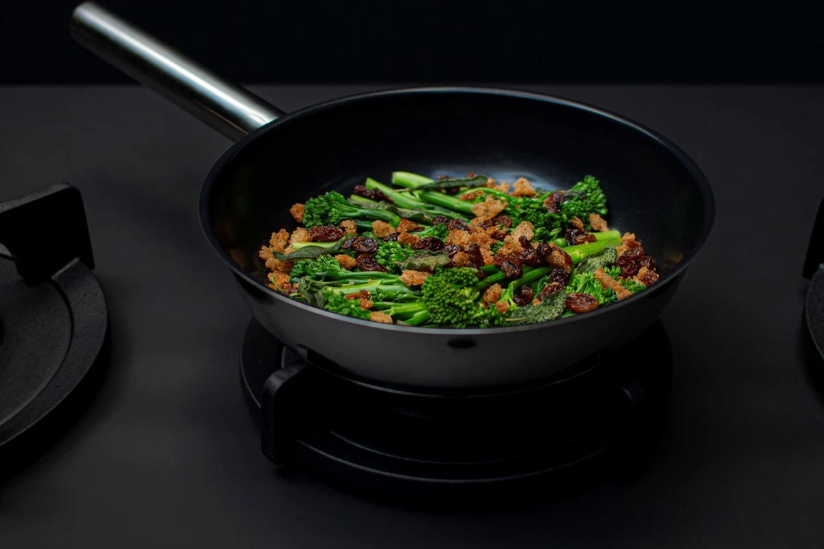 Combekk Koekenpan Ceramic Pro - Koekenpan - Anti-aanbak - Keramisch - Roestvrijstaal - 28cm 7 Combekk Koekenpan Ceramic Pro - Koekenpan - Anti-aanbak - Keramisch - Roestvrijstaal - 28cm - Afbeelding 5