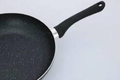 Alpina Koekenpan Ø28cm - Alle Warmtebronnen, Ook Inductie - Anti-aanbak - Gemarmerd - Zwart 10 Alpina Koekenpan Ø28cm - Alle Warmtebronnen, Ook Inductie - Anti-aanbak - Gemarmerd - Zwart -Pot Bevordering 1200x800 182