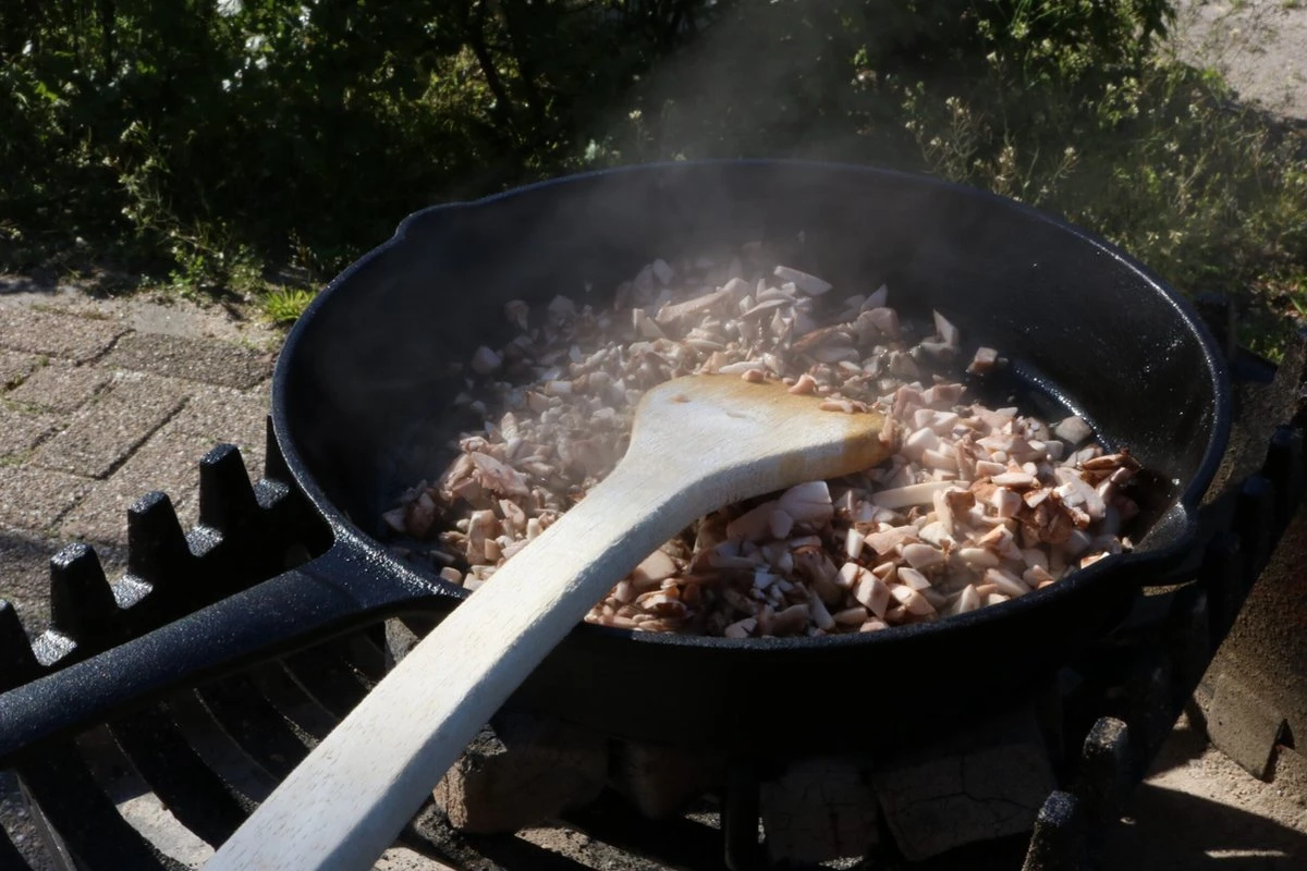 The Windmill Koekenpan Skillet Extra - 31,5 Cm - Gietijzer Zwart 20 The Windmill Koekenpan Skillet Extra - 31,5 Cm - Gietijzer Zwart - Afbeelding 18