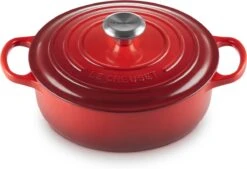Le Creuset - Gietijzeren - Lage Braadpan - 24cm - Kersenrood 26 Le Creuset - Gietijzeren - Lage Braadpan - 24cm - Kersenrood -Pot Bevordering 1200x821 4