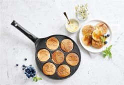 Royal Swiss Crêpemaker - Pancake Pannenkoeken 7 Kop - Marmeren Anti Aanbaklaag Met Smiley 7 Royal Swiss Crêpemaker - Pancake Pannenkoeken 7 Kop - Marmeren Anti Aanbaklaag Met Smiley -Pot Bevordering 1200x824 2