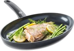 GreenPan Cambridge Vispan 32cm - Zwart - Inductie - PFAS-vrij 13 GreenPan Cambridge Vispan 32cm - Zwart - Inductie - PFAS-vrij -Pot Bevordering 1200x830 1