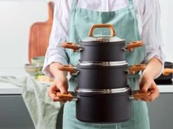 Gero Mark Kookpannenset - 4-delig - Zwart - Houtlook Grepen - Inductie - PFAS-vrij 14 Gero Mark Kookpannenset - 4-delig - Zwart - Houtlook Grepen - Inductie - PFAS-vrij -Pot Bevordering 1200x900 12