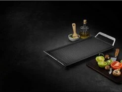 AEG MASTERY COLLECTION Plancha A9HL33 - Grillplaat - Gegoten Aluminium - 22 X 43 Cm 15 AEG MASTERY COLLECTION Plancha A9HL33 - Grillplaat - Gegoten Aluminium - 22 X 43 Cm -Pot Bevordering 1200x902 5