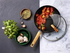 Gero Mark Hapjespan Met Deksel Ø 28 Cm - Aluminium - Inductie - PFAS-vrij 11 Gero Mark Hapjespan Met Deksel Ø 28 Cm - Aluminium - Inductie - PFAS-vrij -Pot Bevordering 1200x906 20