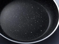 Sola Hapjespan Stonehenge - Ø 28 Cm - Zwart/wit - Aluminium - Antiaanbaklaag 11 Sola Hapjespan Stonehenge - Ø 28 Cm - Zwart/wit - Aluminium - Antiaanbaklaag -Pot Bevordering 1200x906 29