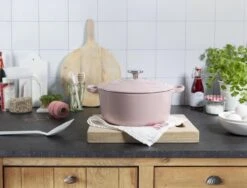 BK Bourgogne Braadpan Ø 24 Cm - Roze - Gietijzer - Inductie -Pot Bevordering 1200x912 1