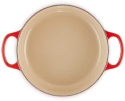 Le Creuset - Gietijzeren - Lage Braadpan - 24cm - Kersenrood 25 Le Creuset - Gietijzeren - Lage Braadpan - 24cm - Kersenrood -Pot Bevordering 1200x969 4