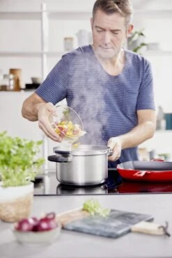 BK Flow Cool Pannenset - 4-delig – RVS Deksels - Veilig Afgietsysteem - Geschikt Voor Alle Warmtebronnen 24 BK Flow Cool Pannenset - 4-delig – RVS Deksels - Veilig Afgietsysteem - Geschikt Voor Alle Warmtebronnen -Pot Bevordering 799x1200