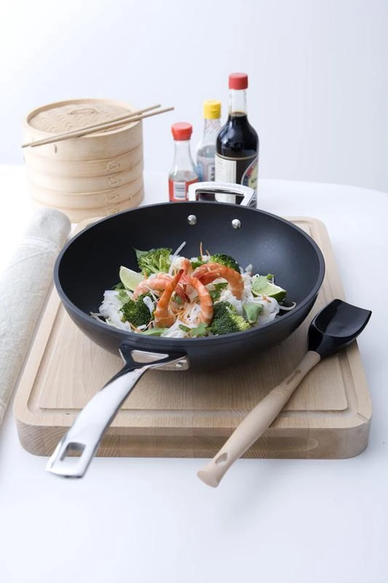 Le Creuset Wokpan - Met Steel - Les Forgées TNS - ø 26 Cm / 3.4 Liter - Standaard Anti-aanbaklaag 4 Le Creuset Wokpan - Met Steel - Les Forgées TNS - ø 26 Cm / 3.4 Liter - Standaard Anti-aanbaklaag - Afbeelding 2